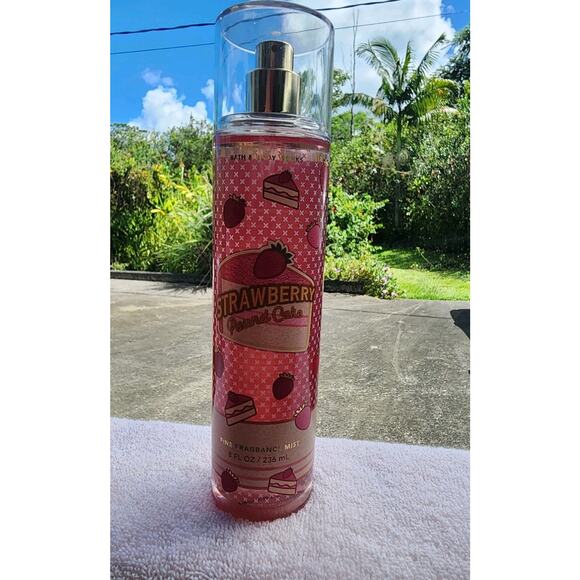 NEW Bath and Body Works STRAWBERRY POUND CAKE Fragrance Mist Fine Spray 8 oz - Picture 1 of 3